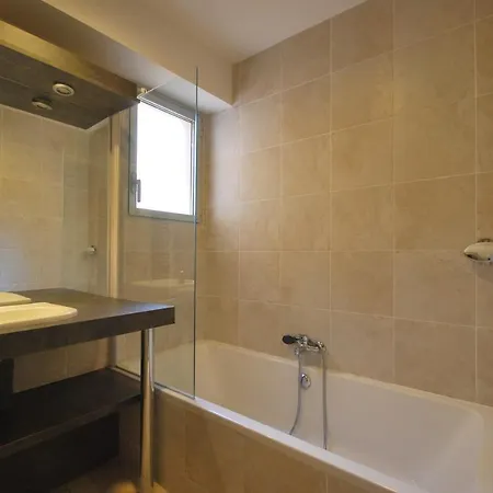 Vieux Port One Bedroom A10 Apartment *